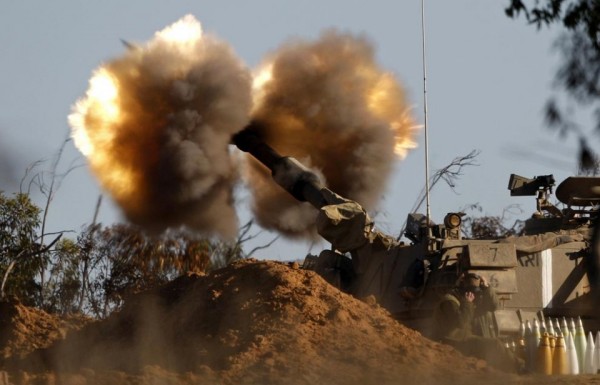 An-Israeli-mobile-artillery-unit-fires-a-shell-towards-Gaza-from-its-position-outside-the-central-Gaza-Strip-January-6-2009.-REUTERSBaz-Ratner-ISRAEL-960x616